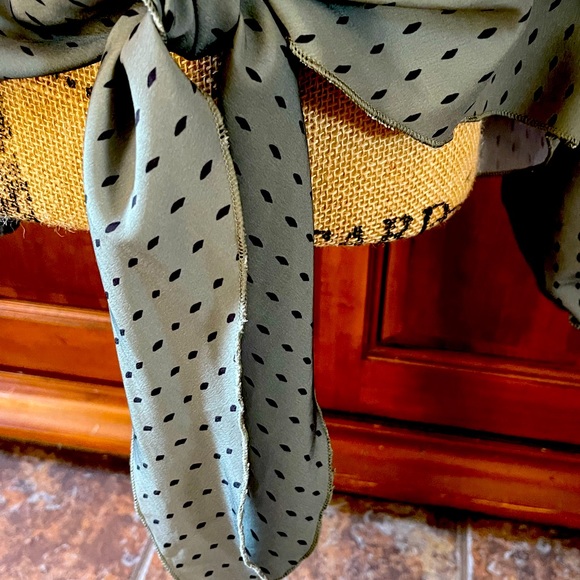 BooHoo 12 Green and Black Diamond Button Up Blouse - Picture 6 of 9